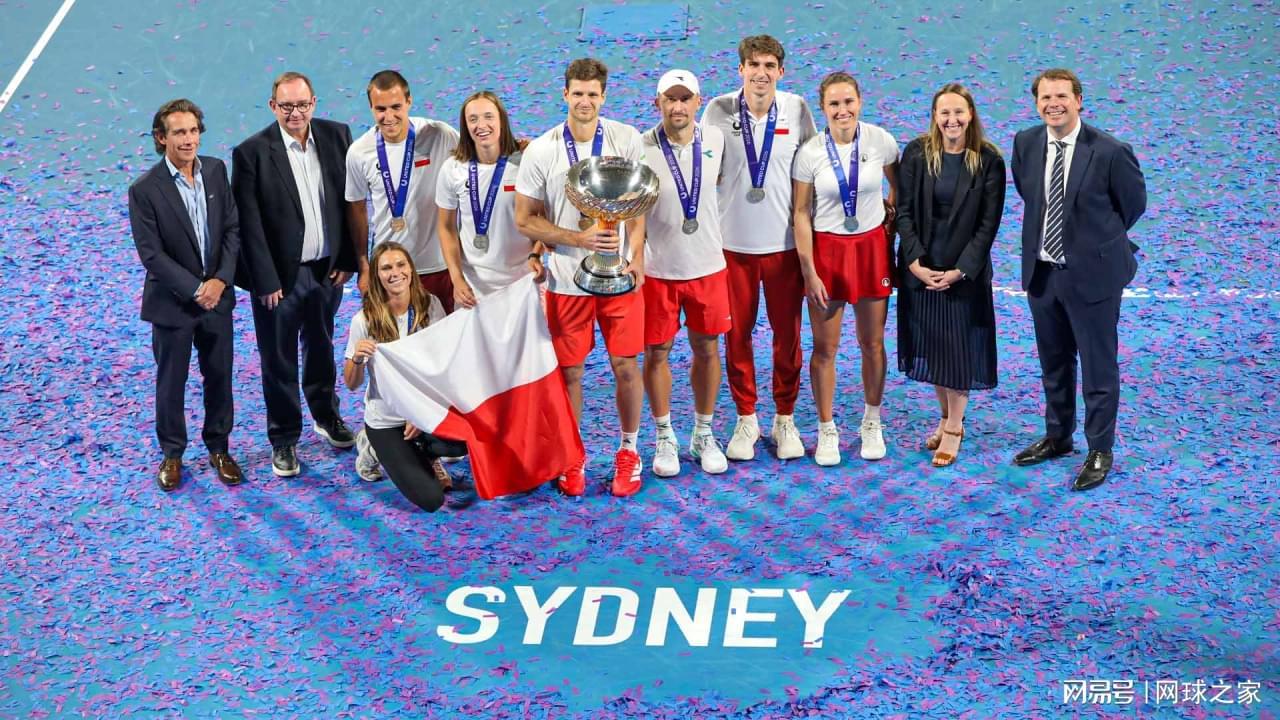 斯瓦泰克罕见两连败吞蛋落泪，波兰险胜瑞士夺得联合杯冠军