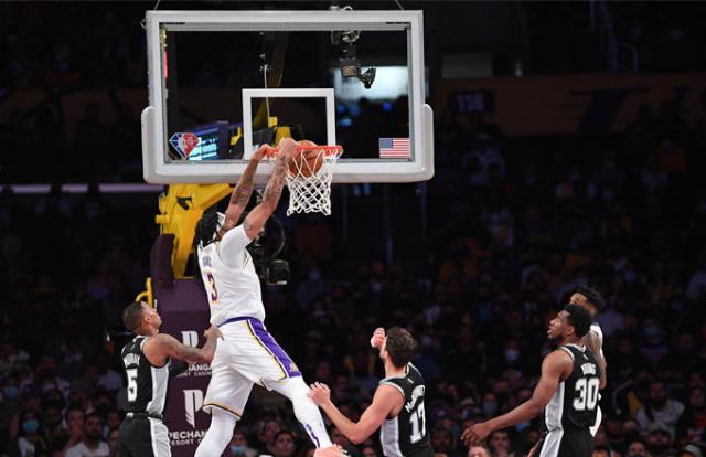 永利yl23411-34+15+6制霸内线！浓眉哥令斯台普斯响起MVP呐喊